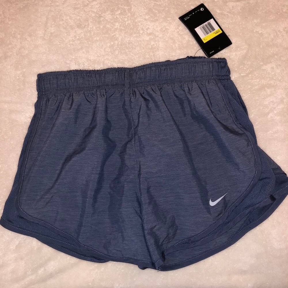 gray Nike shorts